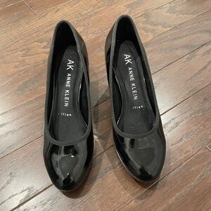 Anne Klein Black Patent Leather iflex Pumps Womens Size 6
